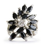 Black gem flower ring